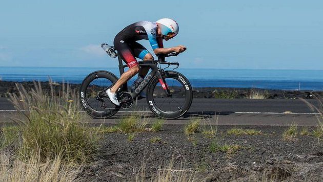 Při Ironmanu v Hamburku zemřel po srážce s triatlonistou řidič motocyklu